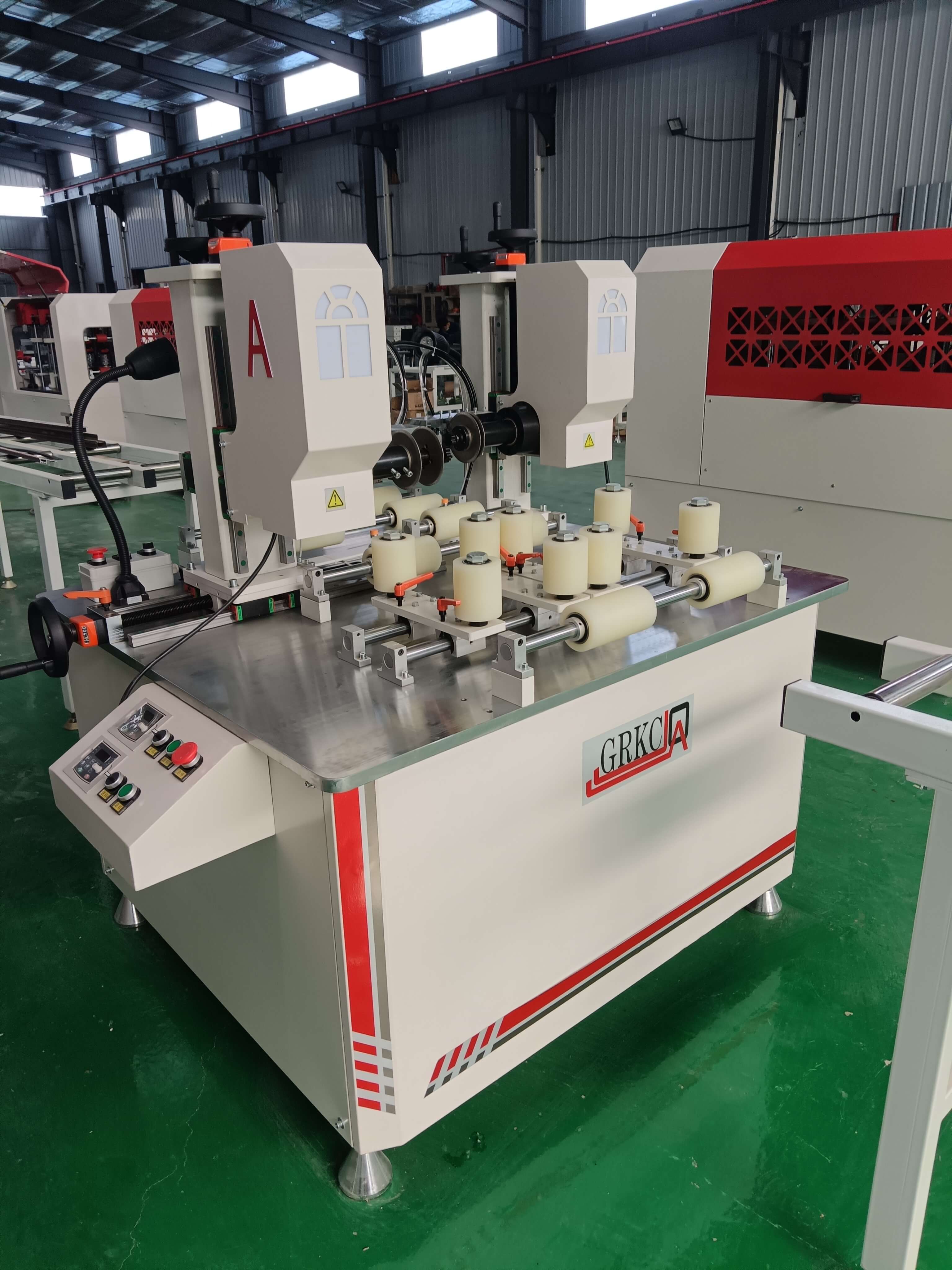 斷橋鋁開齒穿條設備概述